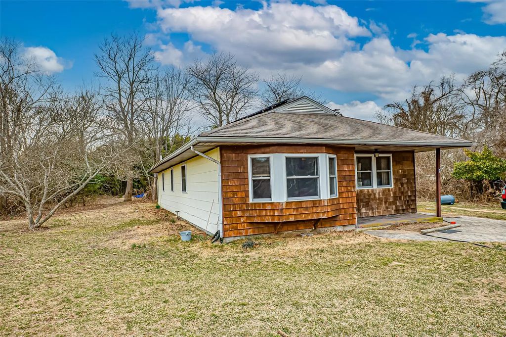 34 Hemlock Drive, Mastic Beach