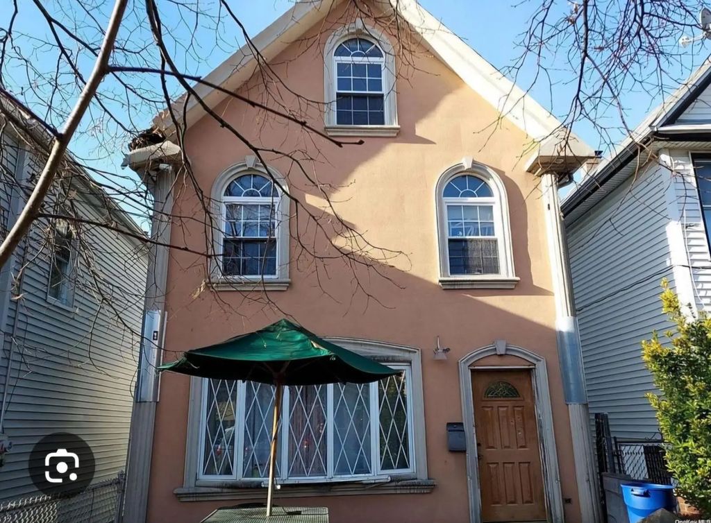 103-48 96 St, Ozone Park