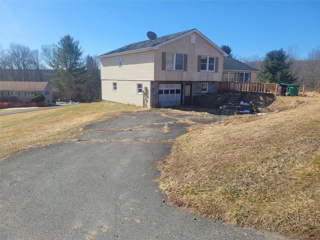 26 Rolling Meadows Road, Livingston Manor