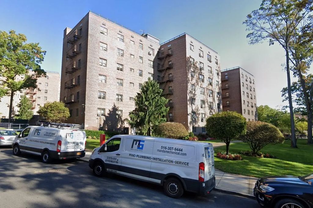 87-40 Francis Lewis Boulevard # B42, Queens Village