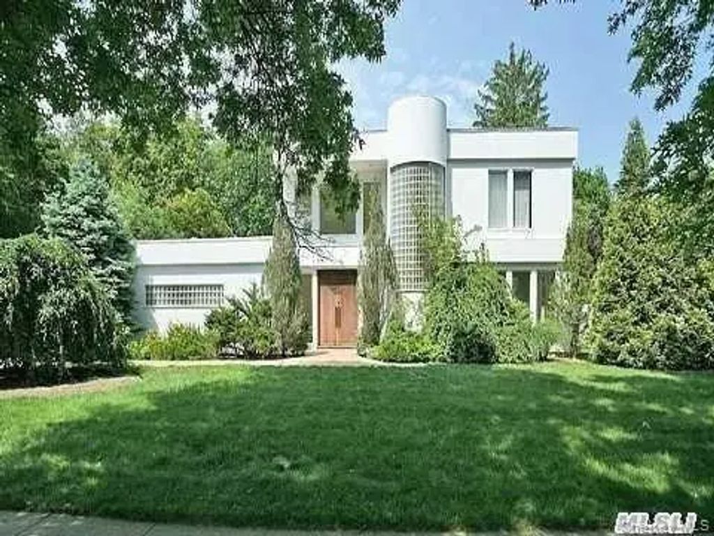 67 Parkway Drive, Roslyn Heights