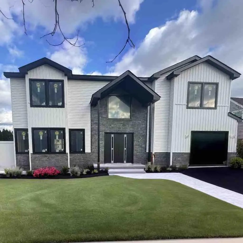 375 Loring Road, Levittown