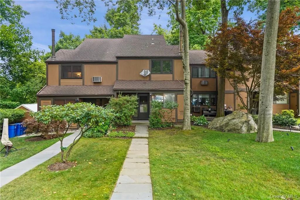 118 Round Hill Road, Dobbs Ferry