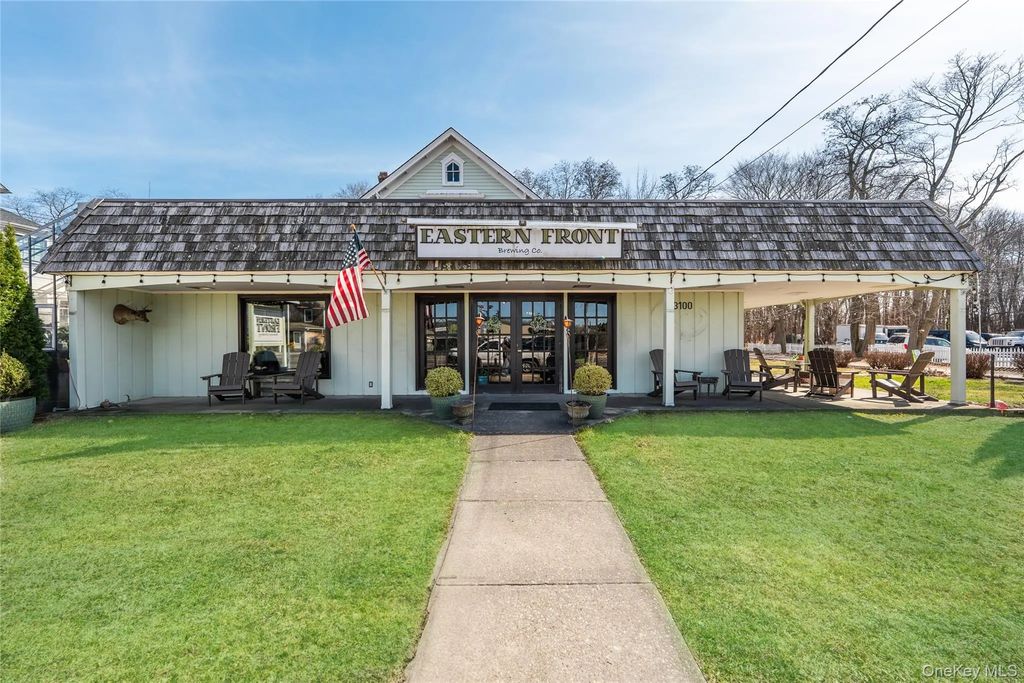 13100 Main Road, Mattituck