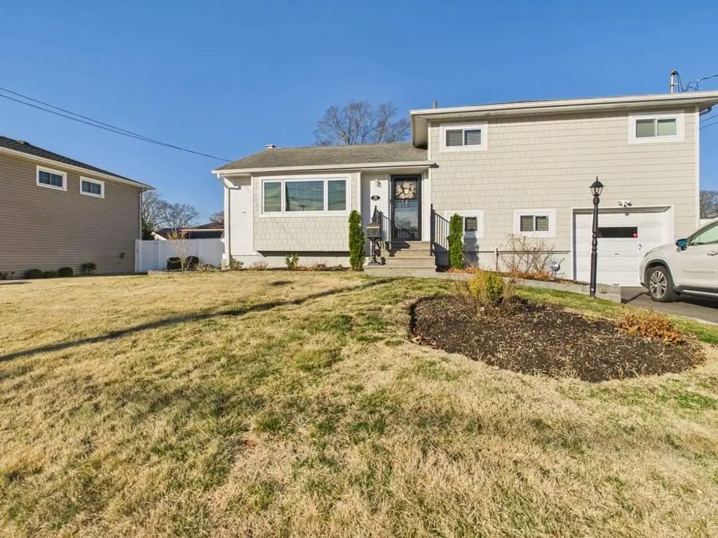 48 Whittier Avenue, North Babylon