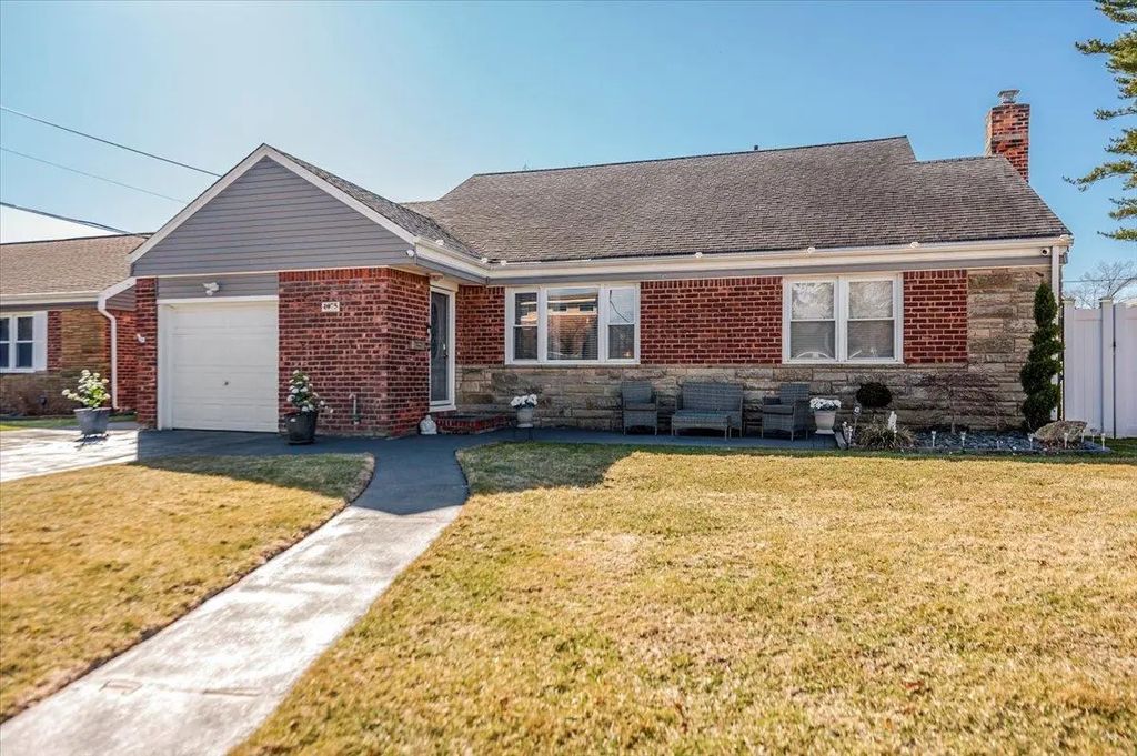 1075 Frances Drive, Valley Stream