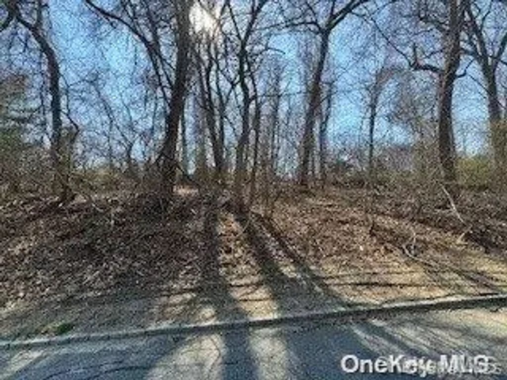 Seacrest Drive, Lloyd Harbor