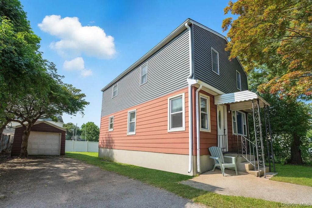 330 Irving Street, Central Islip