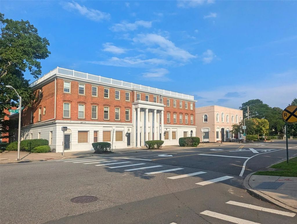 59-65 Hilton Avenue 23, Garden City