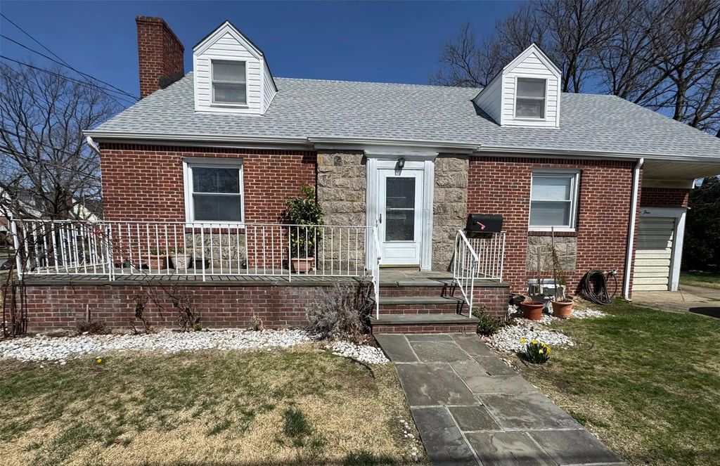 904 Benris Avenue, Franklin Square