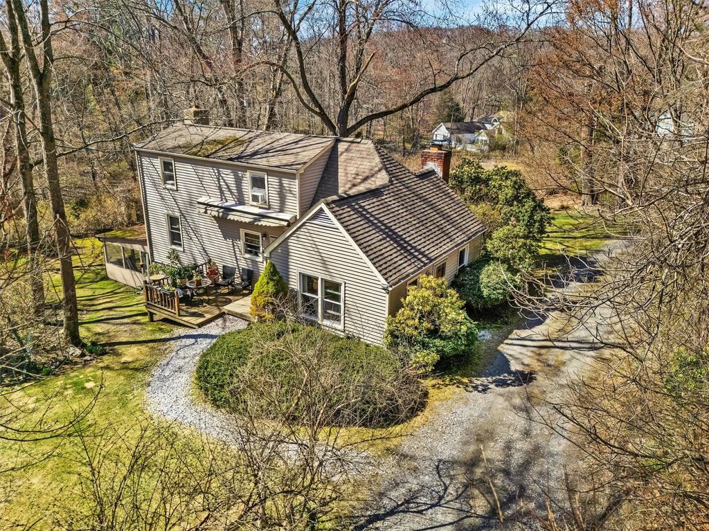 65 Hickory Lane, Bedford
