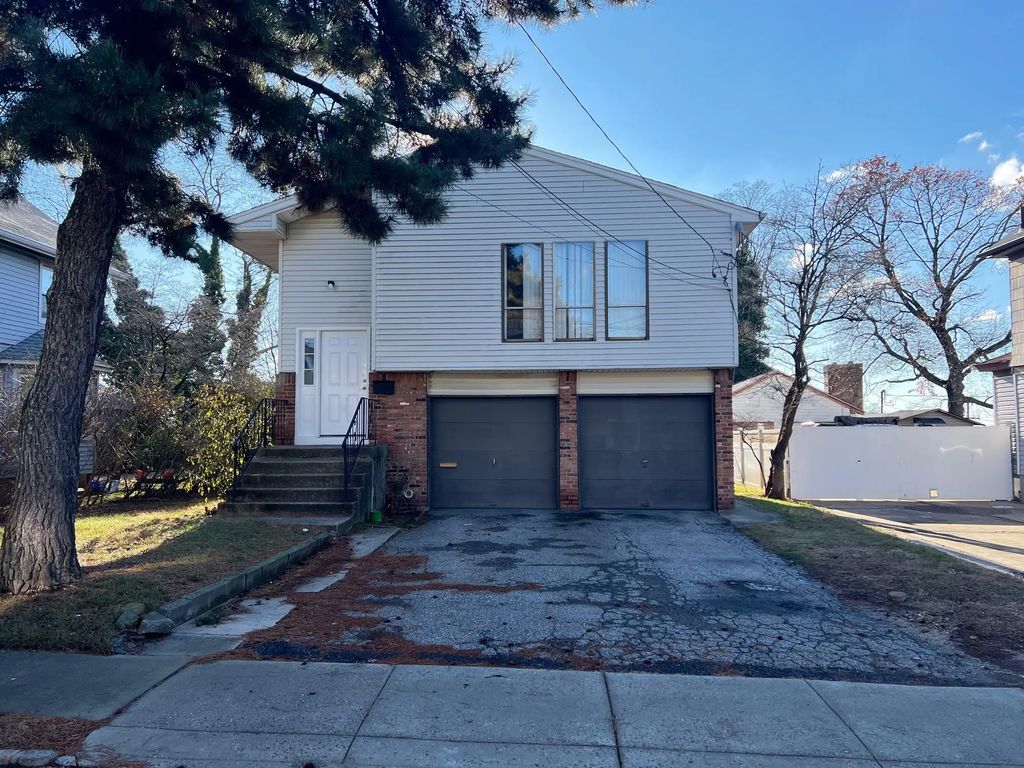22 High Street, Roslyn Heights