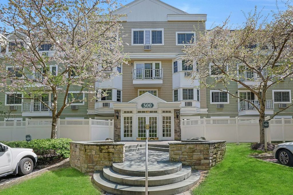 500 Pondside Drive # 2e, White Plains