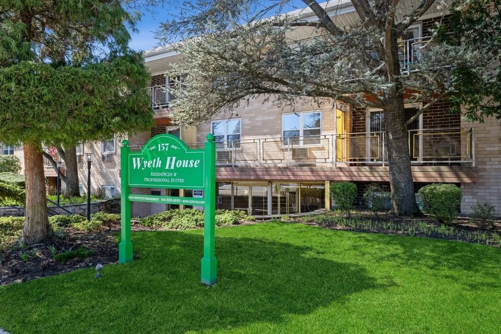 157 Hempstead Avenue B2, Lynbrook