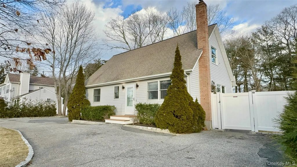 4 N Westbury Road, Hampton Bays