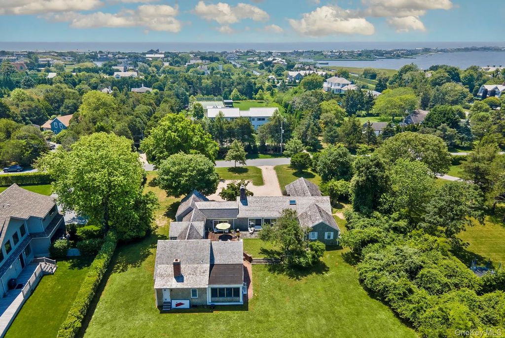 19 Quaquanantuck Lane, Quogue