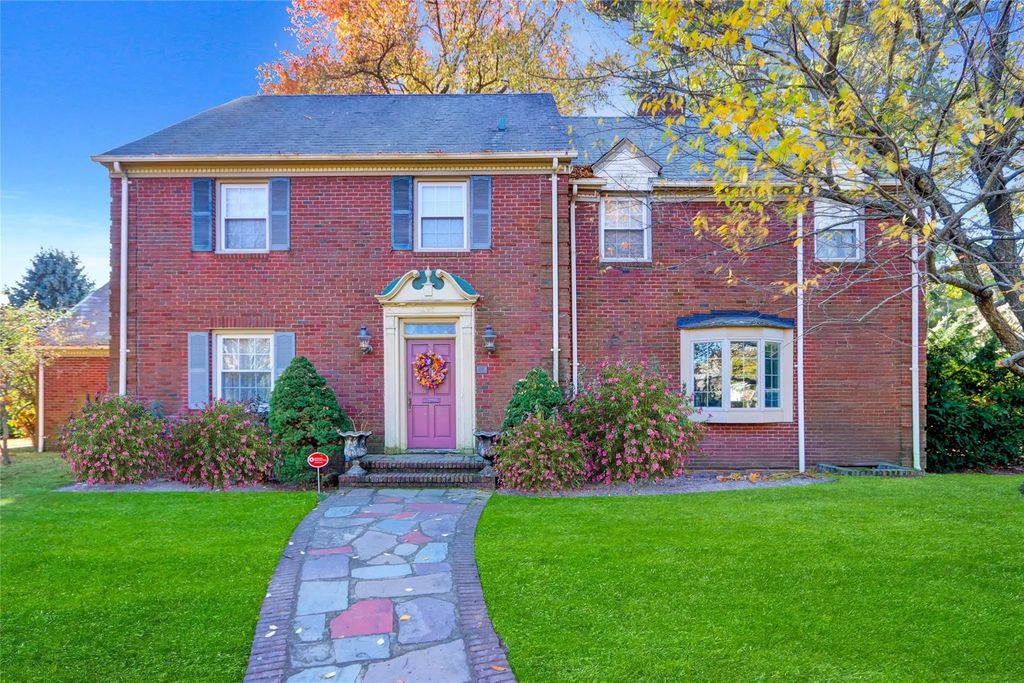 232 Stewart Avenue, Garden City