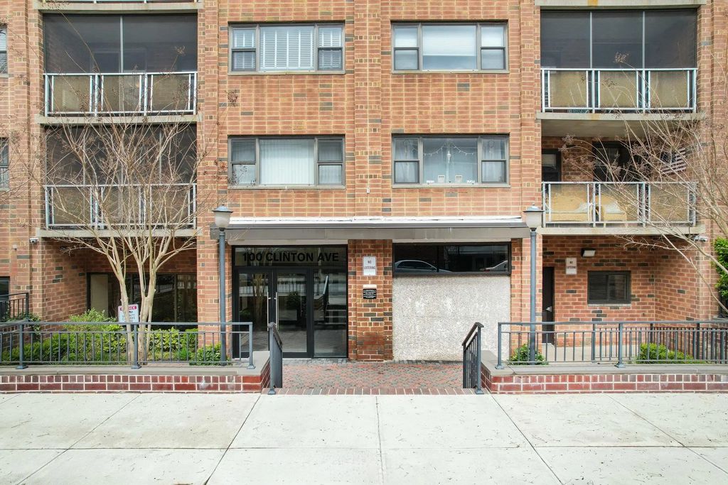 100 Clinton Avenue 4 K, Mineola