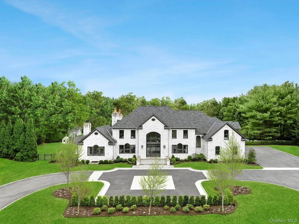 89 Pound Hollow Road, Old Brookville