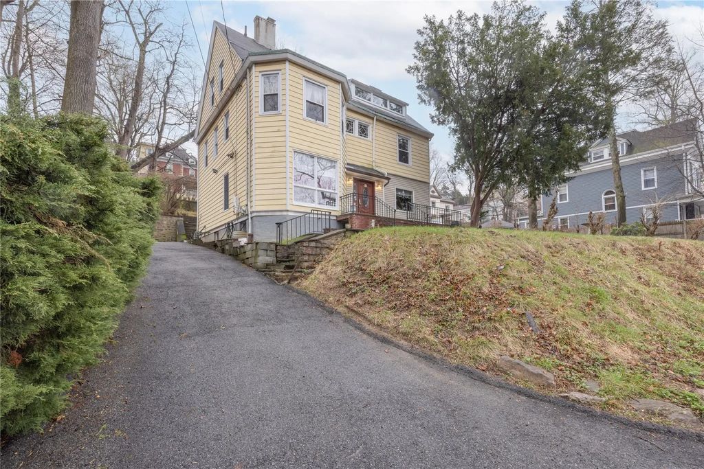 9 Aqueduct Place, Yonkers