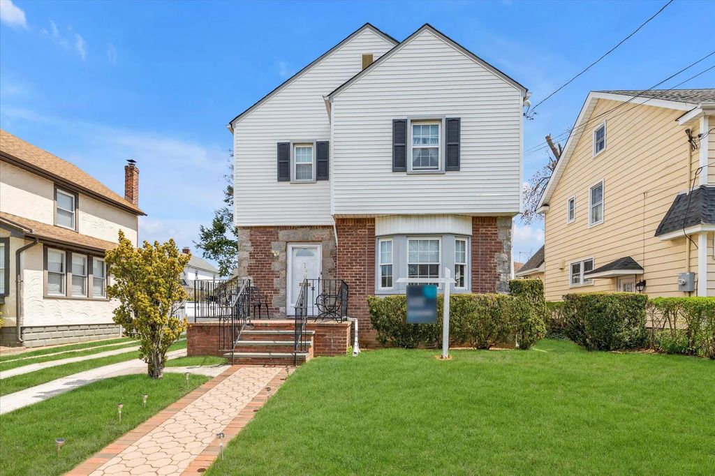 230 Kensington Road, Lynbrook