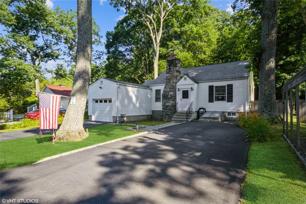 36 Longwood Road, Mahopac