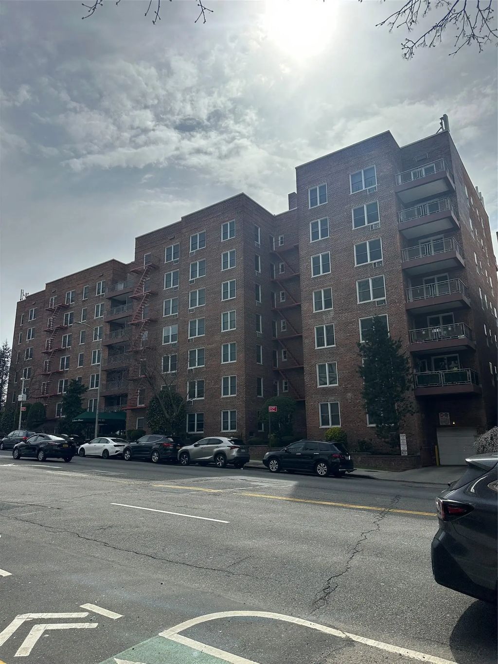 241-20 Northern Boulevard # 1m, Douglaston