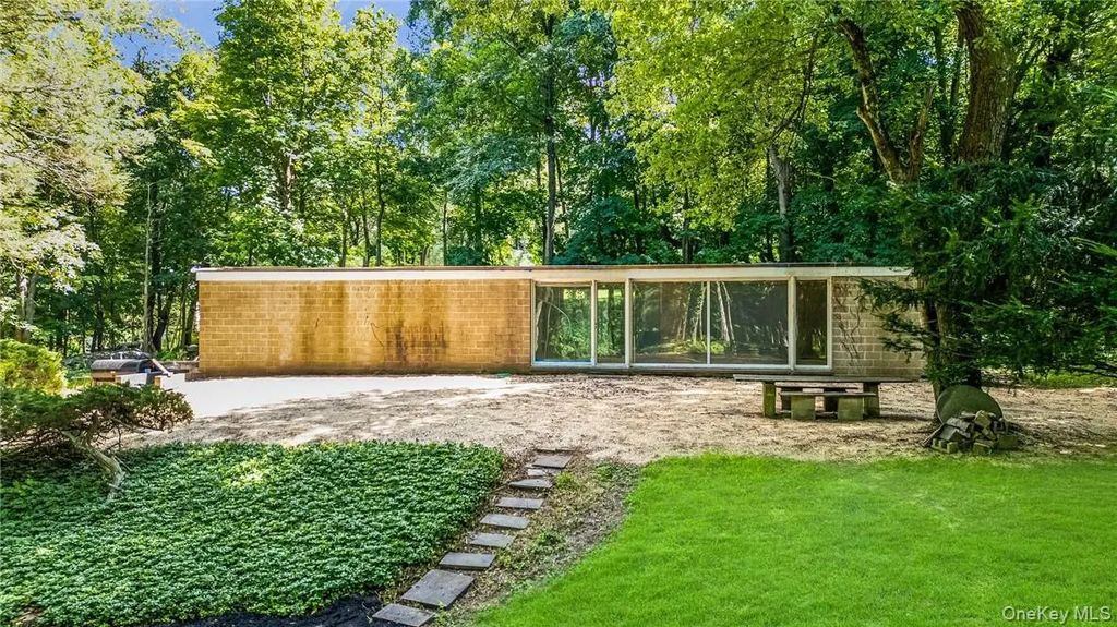 319 Pound Ridge Road, Bedford