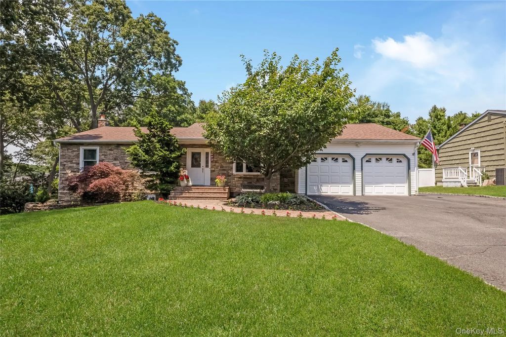 353 Thrift Street, Ronkonkoma