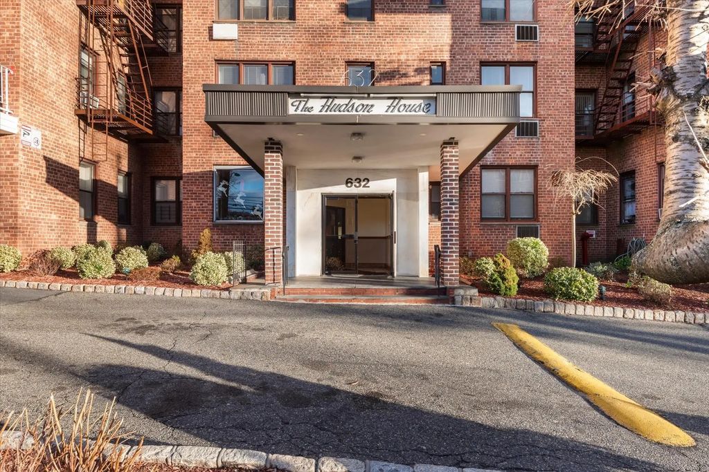 632 Warburton # 3j, Yonkers