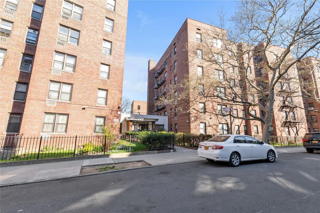 141-05 Pershing Crescent # 117, Briarwood