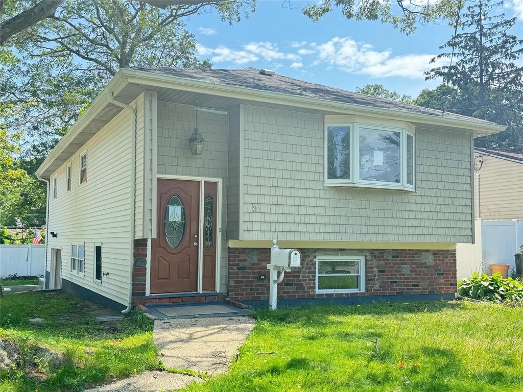 38 Moffitt Boulevard, East Islip
