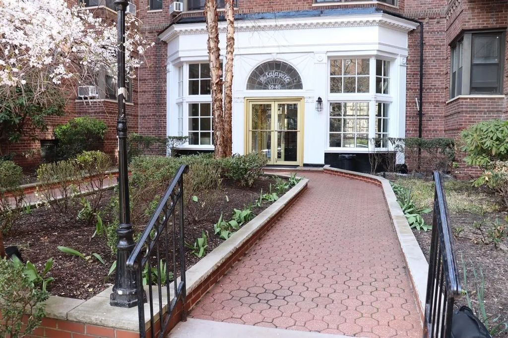 69-40 Yellowstone Boulevard # 207, Forest Hills