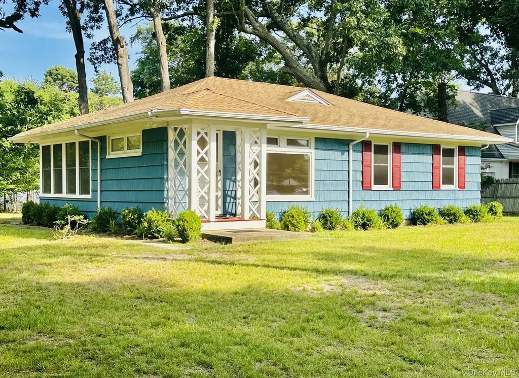 257 Union Avenue, East Patchogue