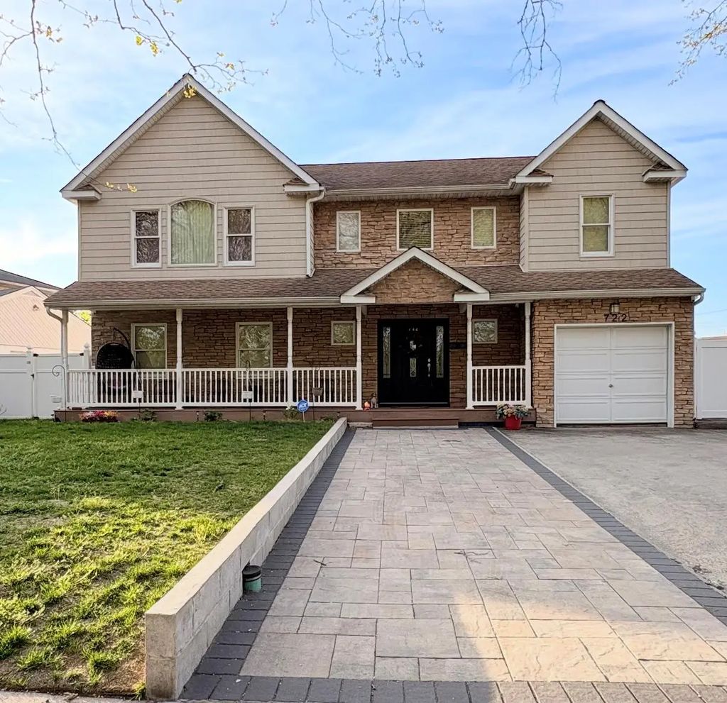 722 Palmetto Drive, Franklin Square