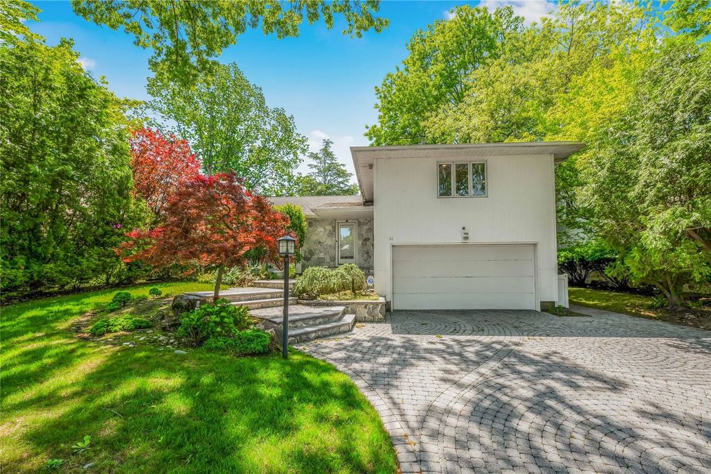 96 Mulberry Avenue, Garden City