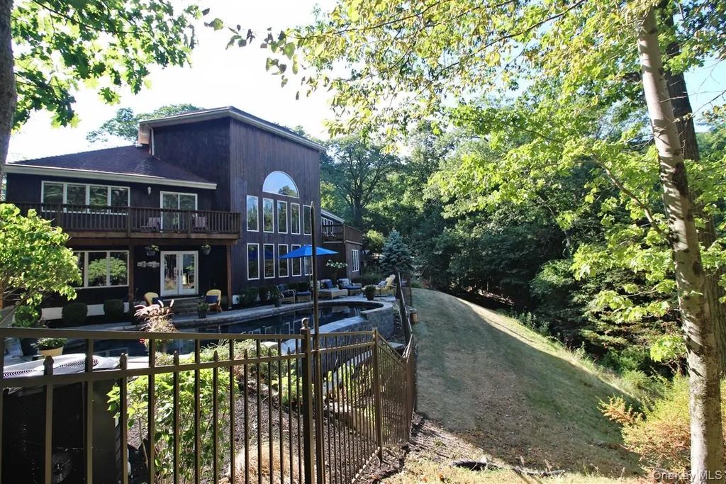 36 Ridgetop Drive, Tomkins Cove