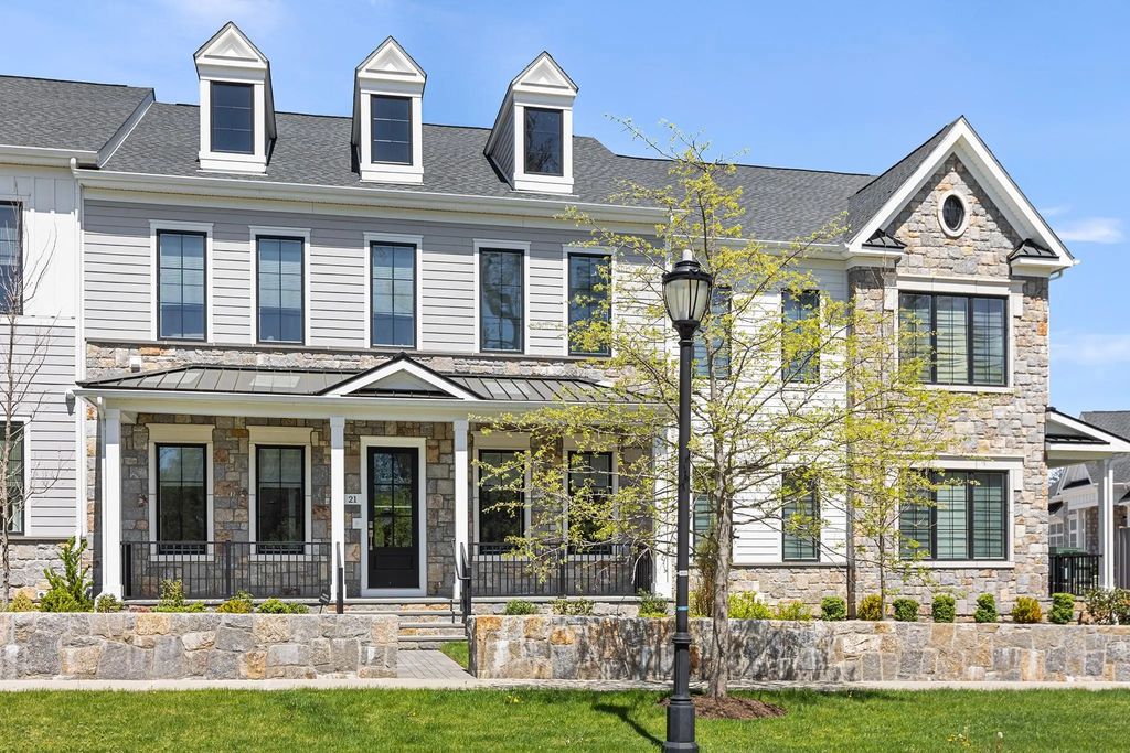 21 Wallace Way, Chappaqua