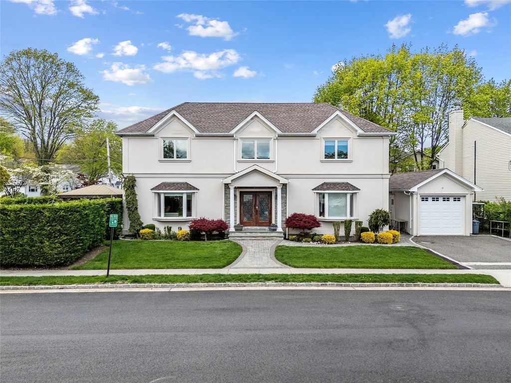37 Maple Street, Roslyn Heights