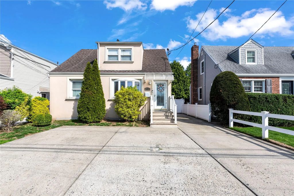487 Emerson Place, Valley Stream