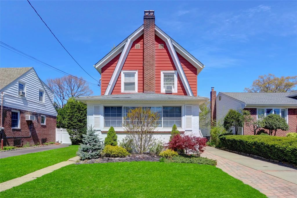 273 E Beverly Parkway, Valley Stream