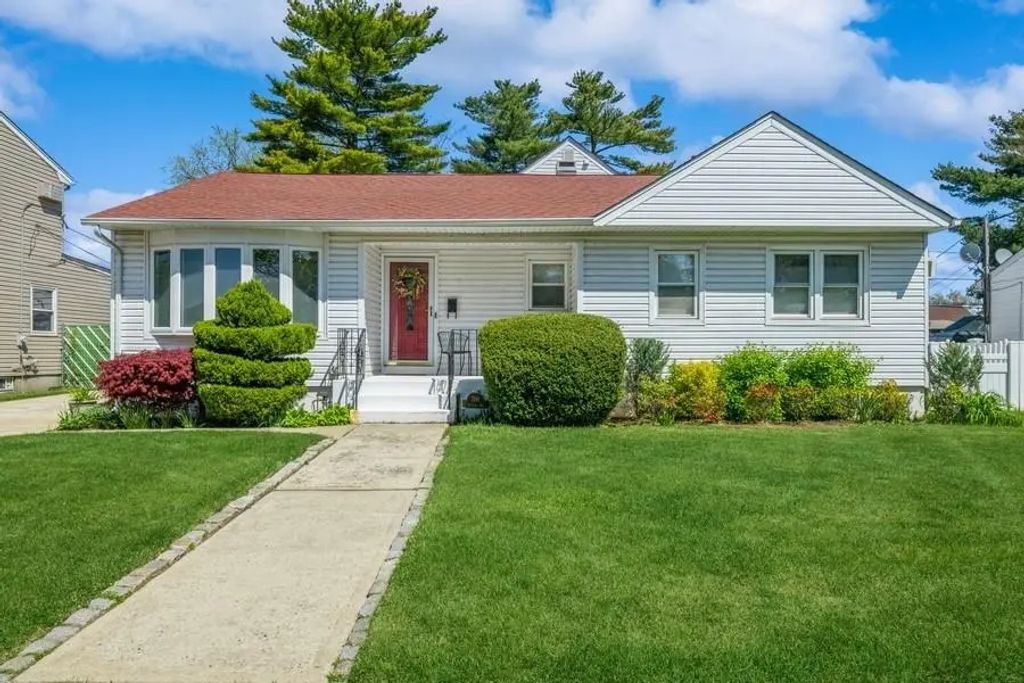 708 Seabury Avenue, Franklin Square