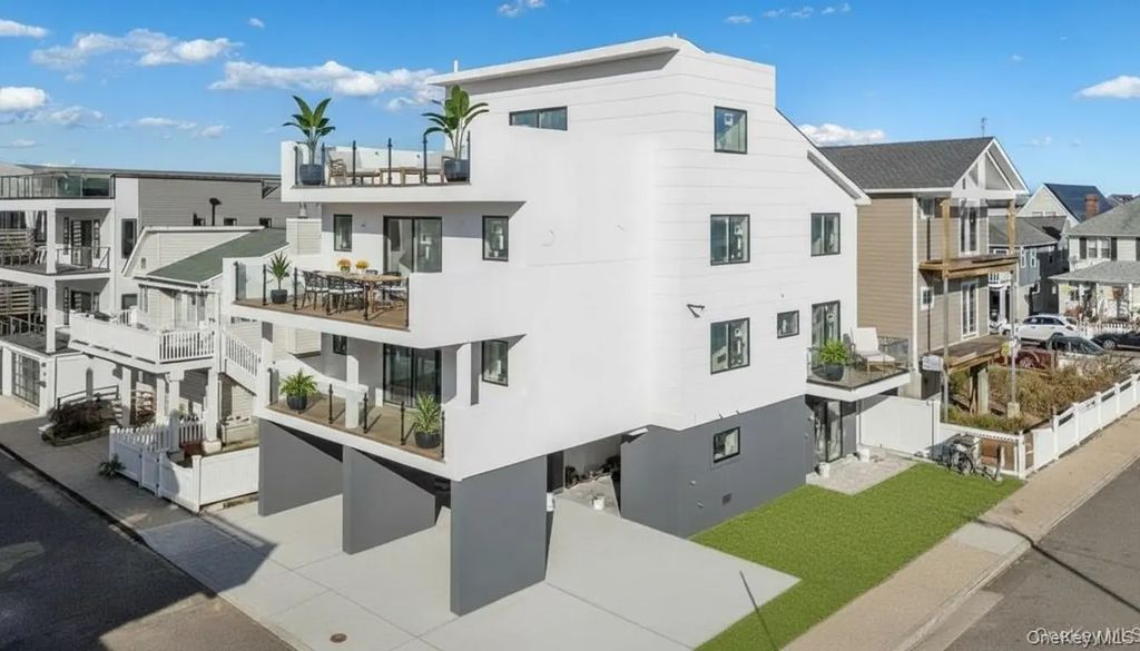 56 Oregon Street, Long Beach