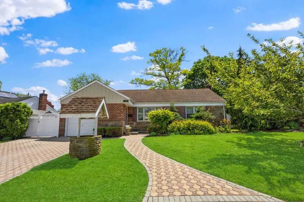 1037 Chestnut Street, Valley Stream