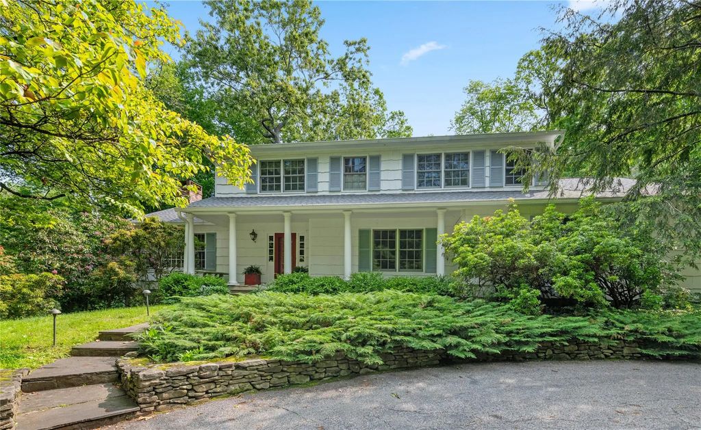4 Brook Farm Circle, Bedford