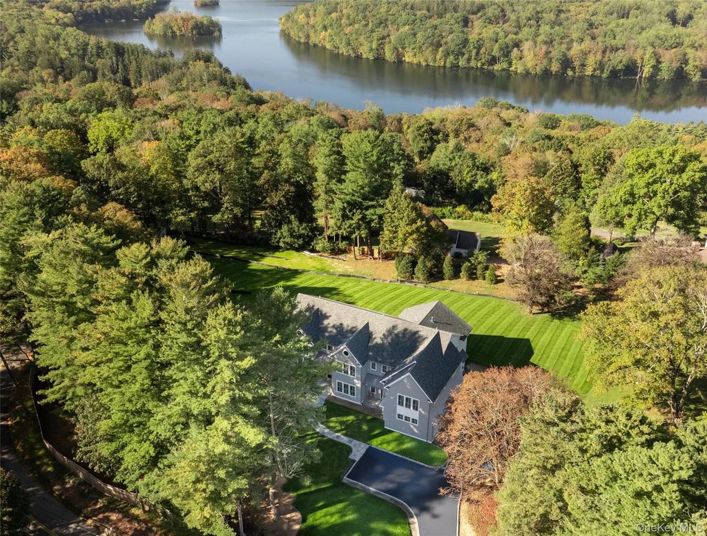 21 Whippoorwill Road, Armonk