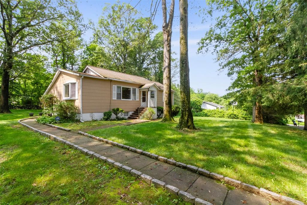 7 Cobblestone Lane, Cortlandt Manor