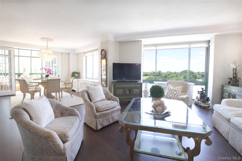 111 Cherry Valley Avenue Ph 6, Garden City
