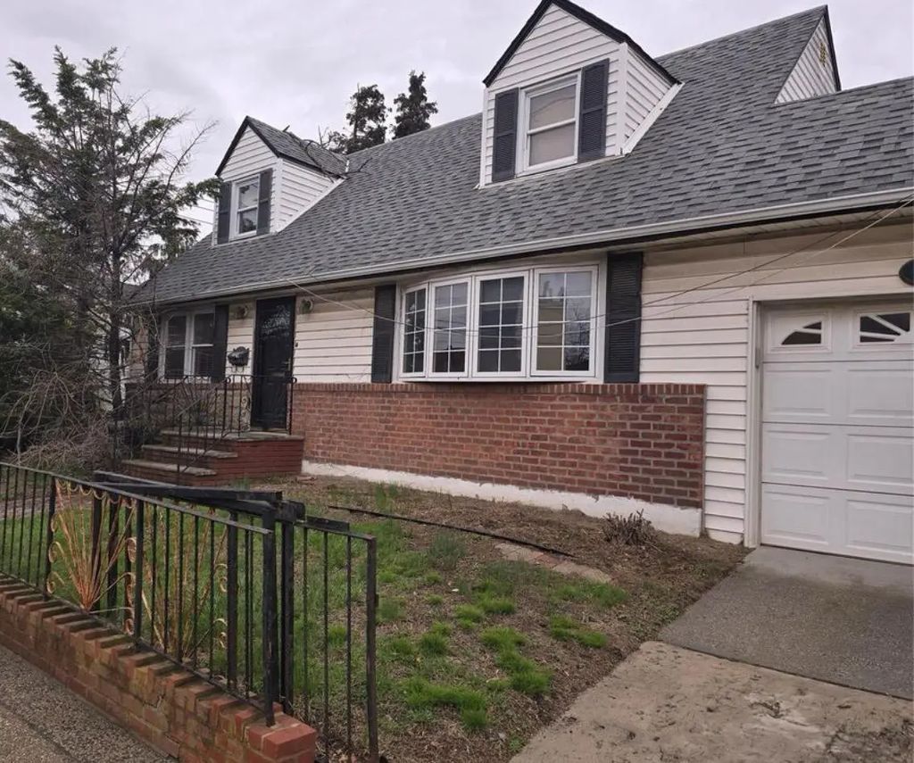 163 E Hawthorne Avenue, Valley Stream