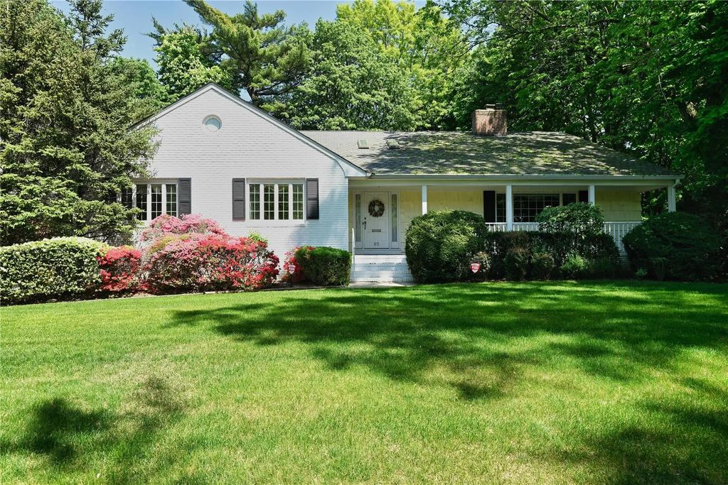 95 Washington Avenue, Garden City